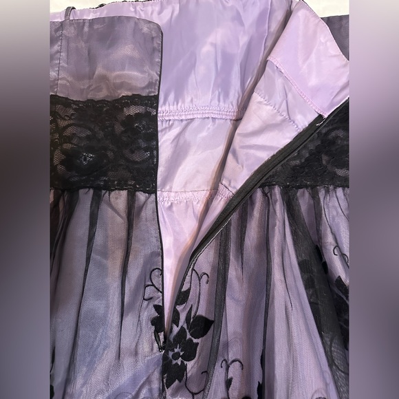 BELLA SWAN DRESS🖤 - Picture 6 of 9